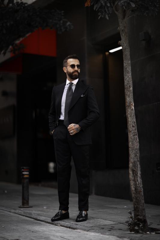 Slim Fit Geniş Yaka Pileli Siyah Takım Elbise